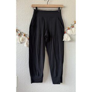 Lululemon Align High Rise Cropped Jogger W/Pockets Black Nulu Yoga Activewear 4